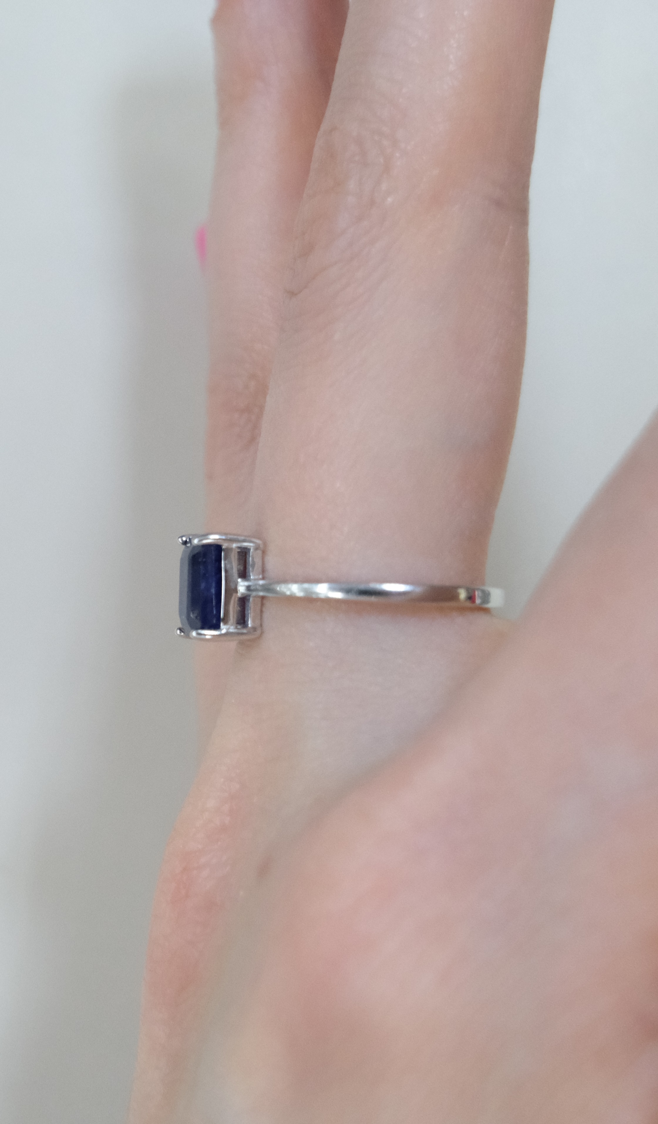 Серебряное кольцо с сапфиром